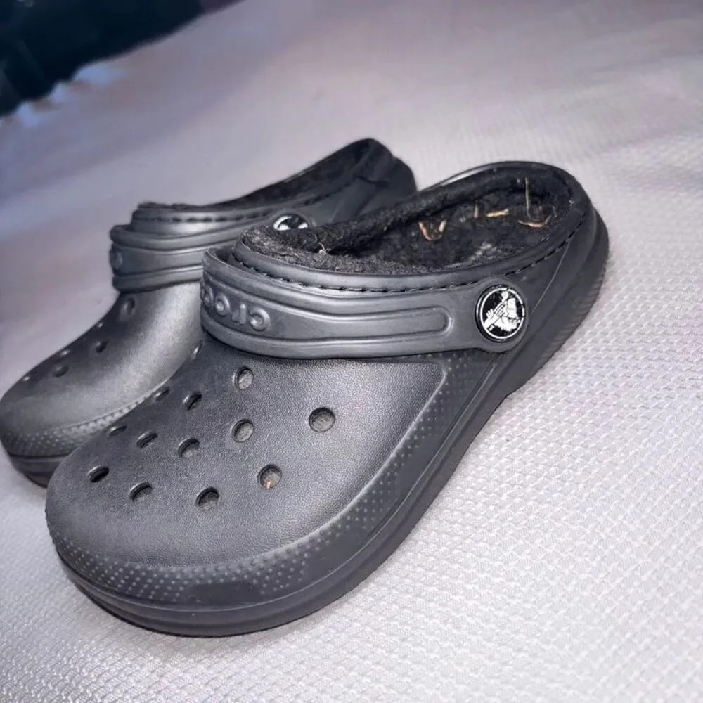 Black fleece lined fuzzy comfy cozy slip on winter Crocs clogs unisex size 11